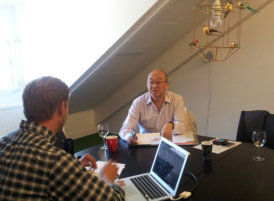 Takeuchi-スウェーデンの現地通訳